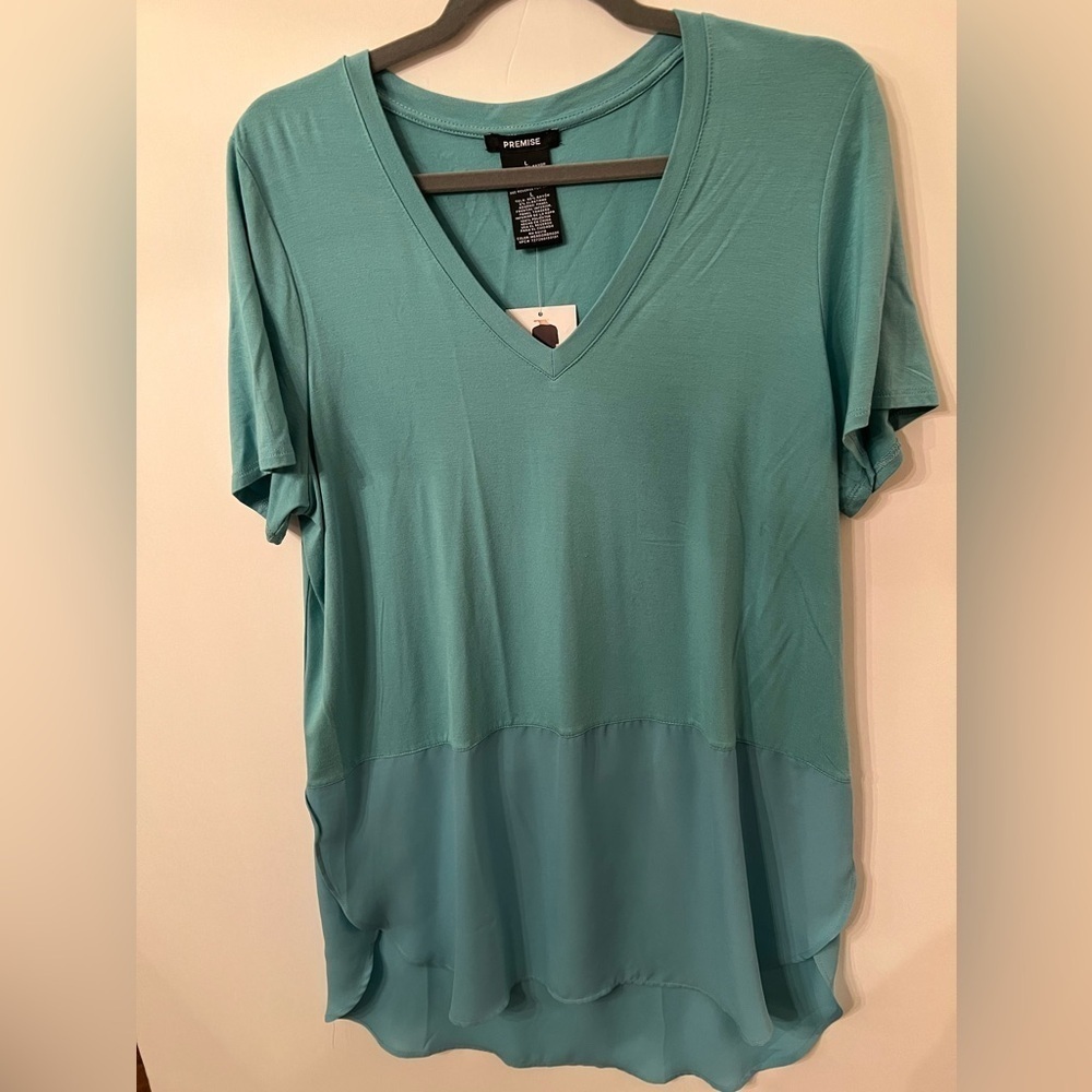 PREMISE TUNIC WITH HIGH/LOW HEM. SIZE LARGE. V NECK. LIGHT TURQUOISE COLOR